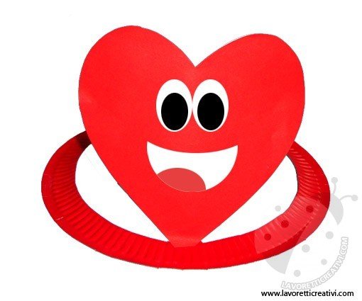 cappello-piatto-carta-cuore