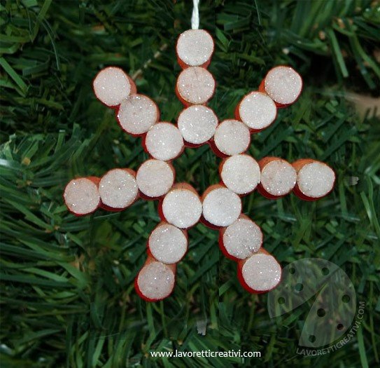 Decorazioni Natalizie Con Tappi Di Plastica.Fiocco Di Neve Con Tappi Di Sughero Lavoretti Creativi