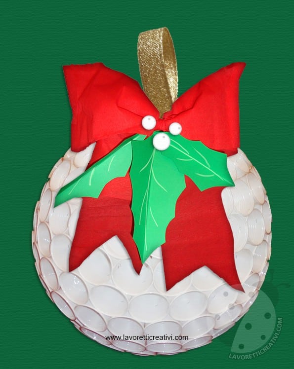 Decorazioni Natalizie Con Bicchieri Di Plastica.Pallina Di Natale Con Bicchieri Di Plastica Lavoretti Creativi