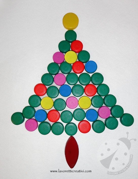 Albero Di Natale Fai Da Te Con Bottiglie Di Plastica.Albero Di Natale Con I Tappi Di Plastica Lavoretti Creativi