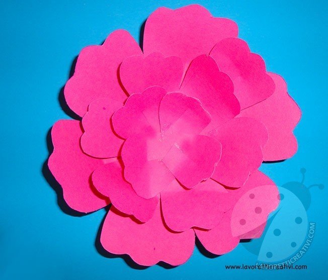 Come fare fiori di carta semplici 5