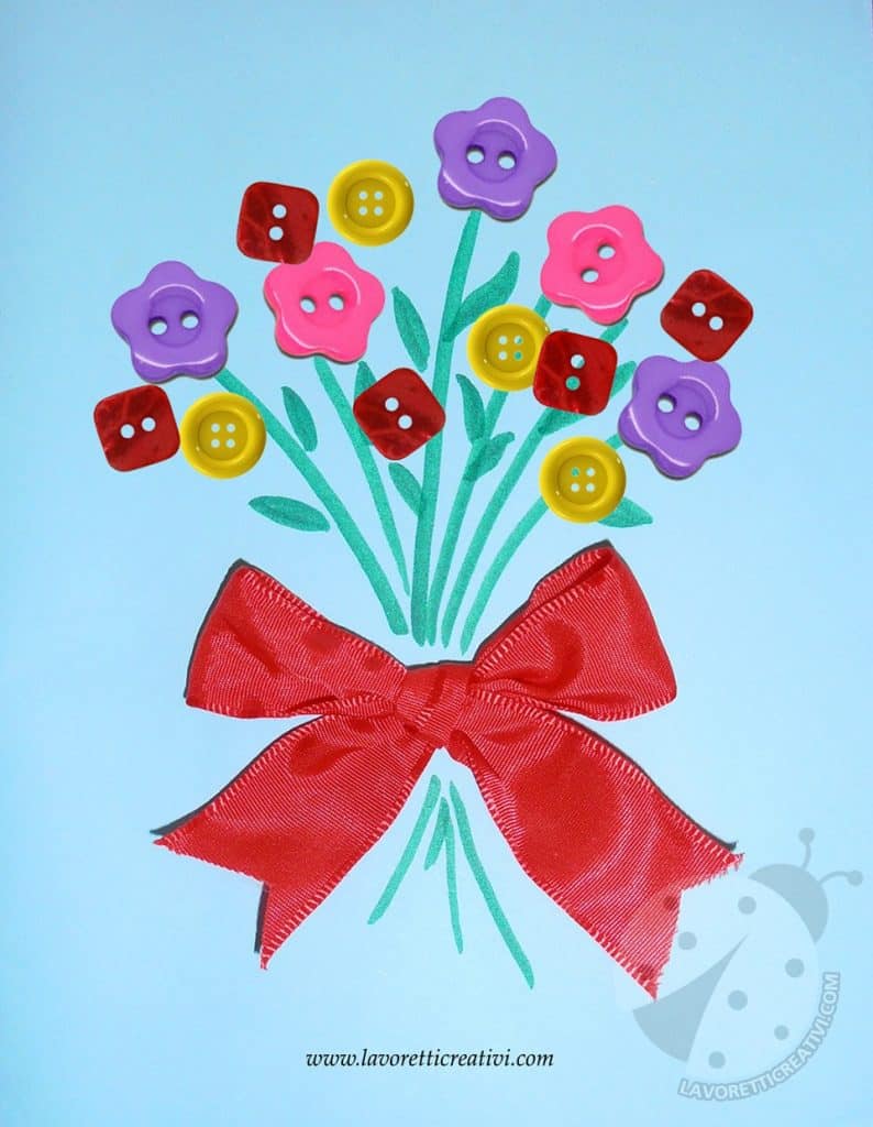 Bouquet di fiori con bottoni