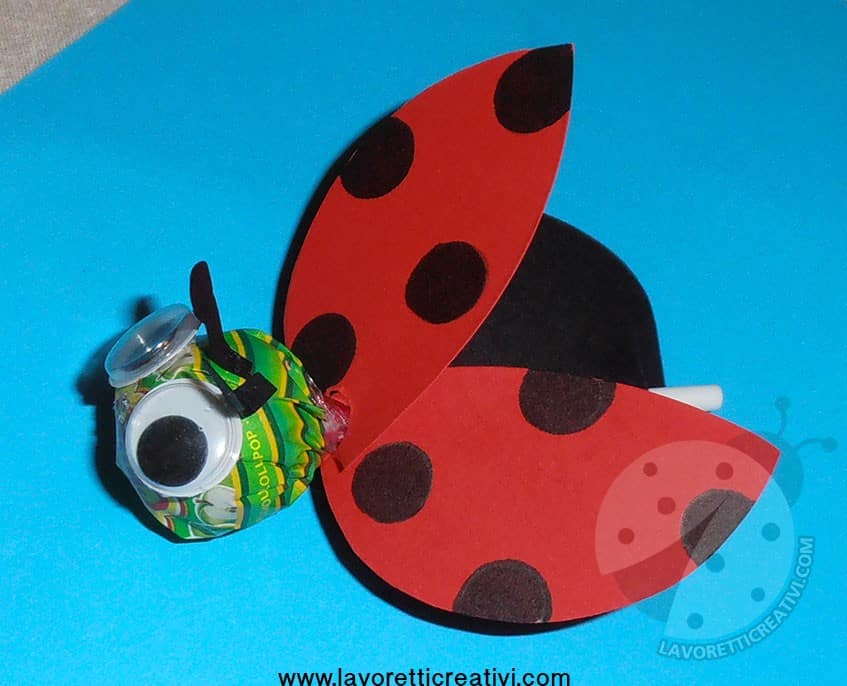 Idee per accogliere i bambini - Coccinella con chupa chups