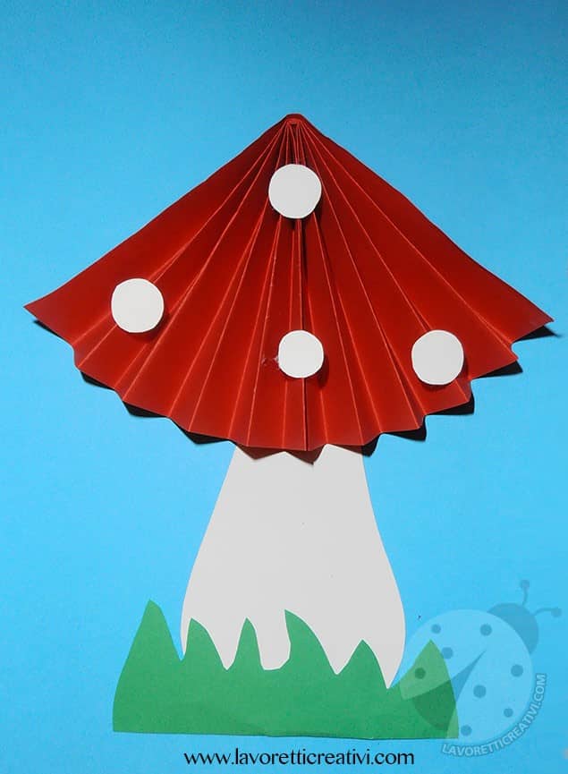 Funghi a fisarmonica per decorazioni autunnali