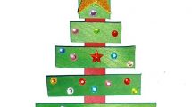 Albero di Natale con bastoncini del gelato