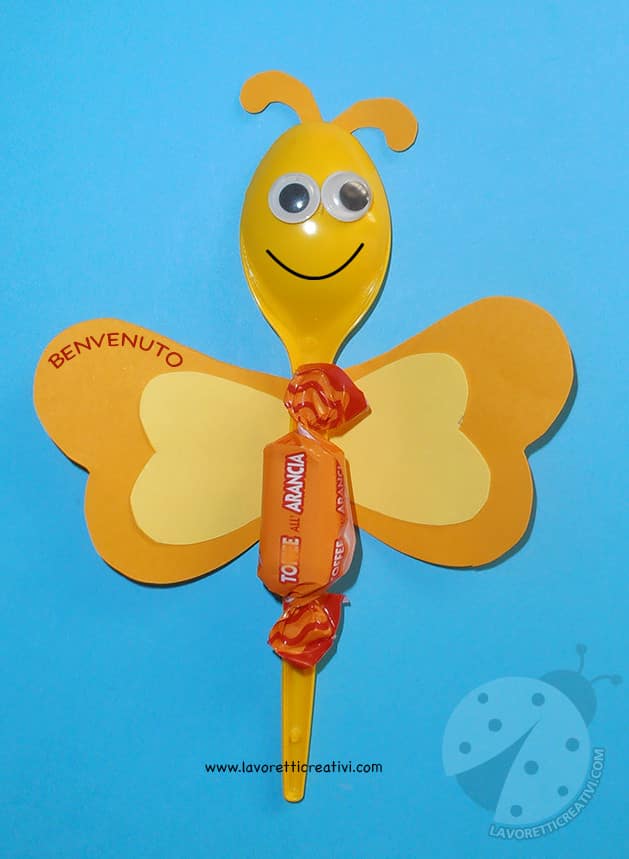 Lavoretti accoglienza scuola farfalle con cucchiai di for Lavoretti creativi per accoglienza scuola infanzia