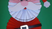 Babbo Natale con coccarde per decorazioni natalizie