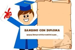 Bambino con diploma pergamena