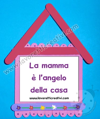 casa festa della mamma con bastoncini di legno