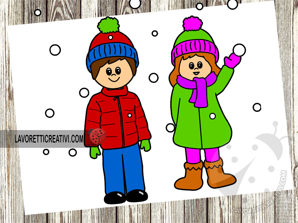 Bambini che indossano abiti invernali