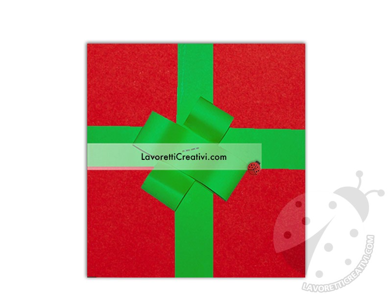 biglietto pacco regalo rosso