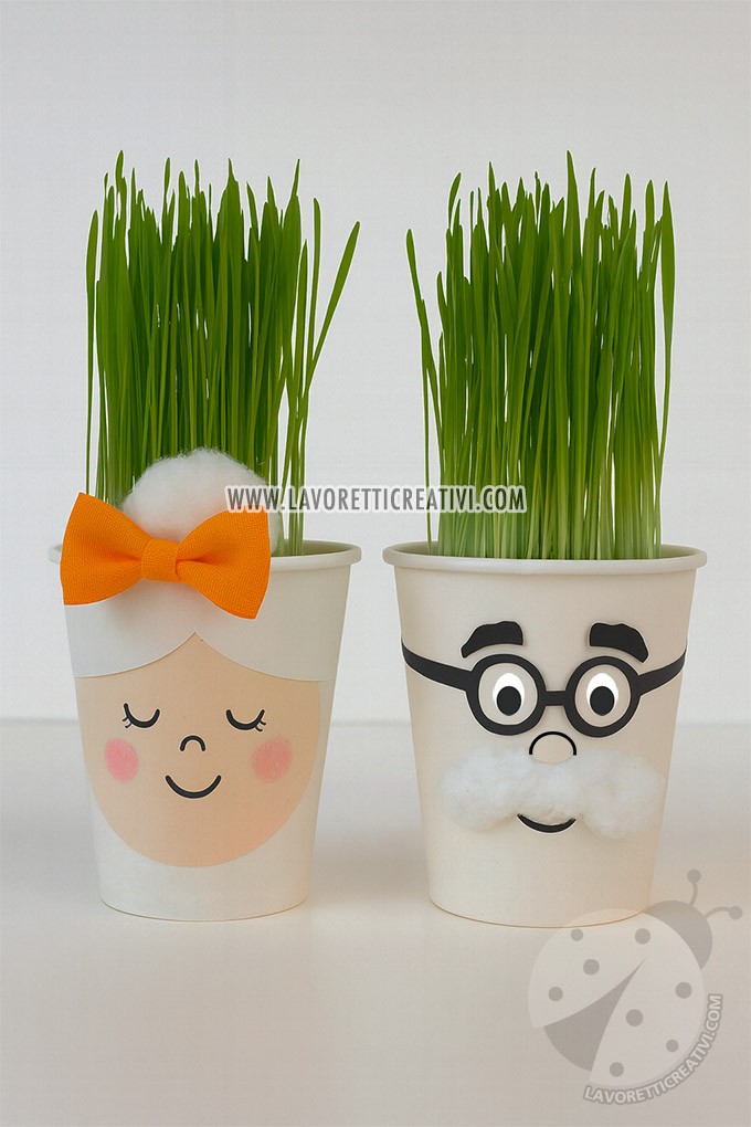 Bicchieri con capelli d’erba e decorazioni simpatiche – idee regalo per i nonni