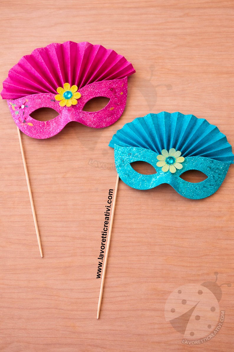 mascherine di carnevale con ventaglio