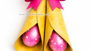 campane di pasqua con rotoli di carta igienica