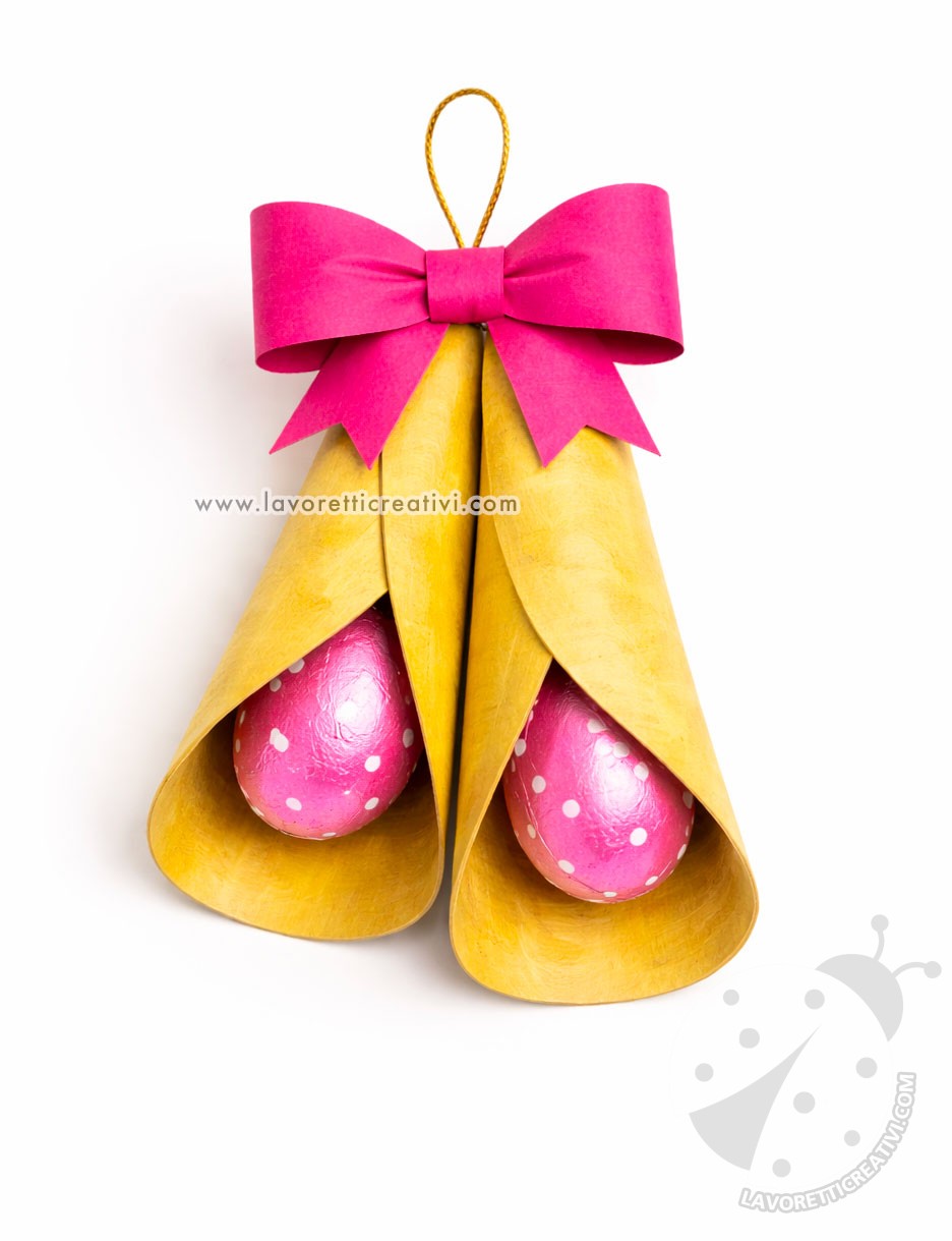 campane di pasqua con rotoli di carta igienica