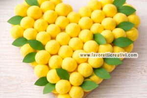 Lavoretto 8 Marzo per Bambini: Cuore con Pompon 10 cuore con pompon