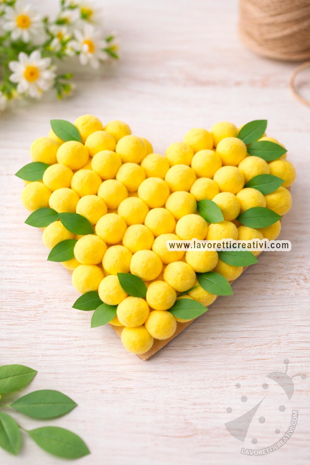 Lavoretto 8 Marzo per Bambini: Cuore con Pompon 7 cuore con pompon