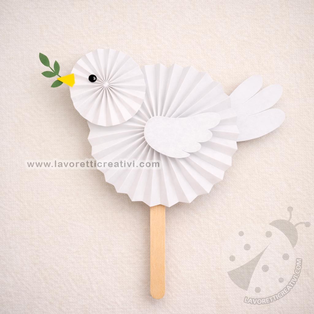 colomba con coccarde di carta