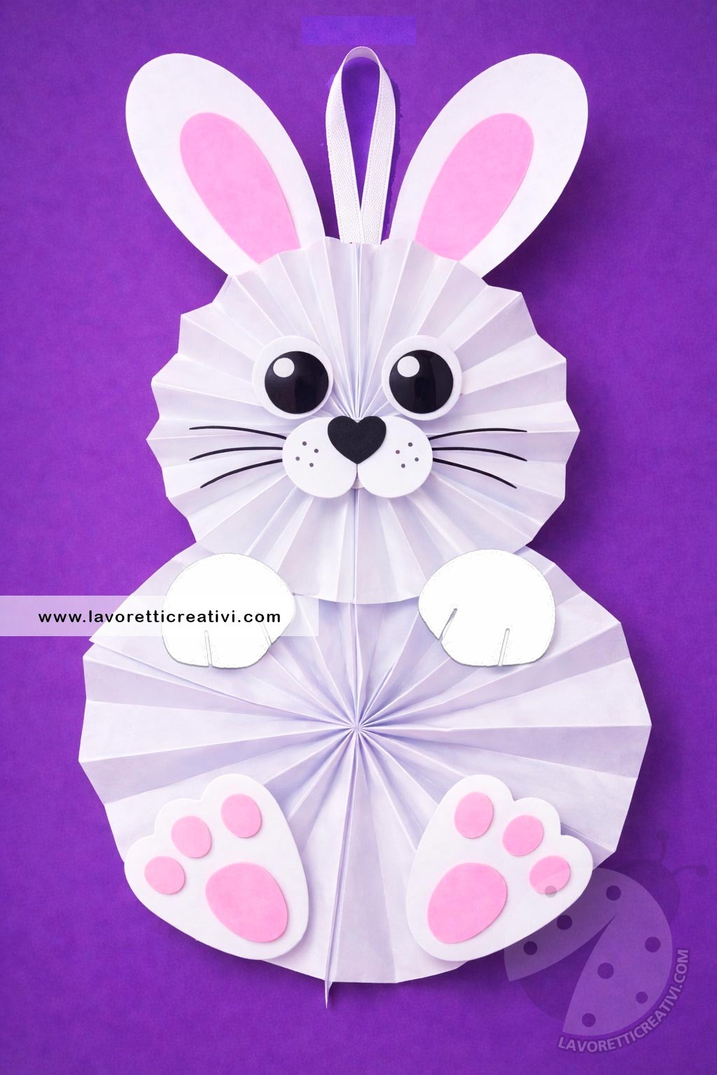 coniglio con coccarde di carta
