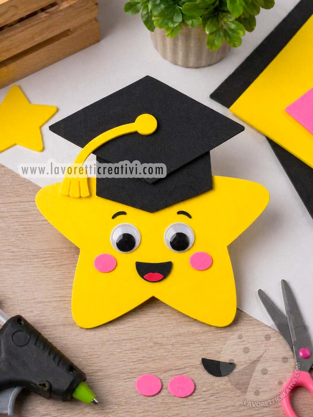 lavoretto di fine anno stella con cappello laurea