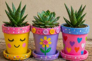 vasetti per la festa della mamma dipinti a mano