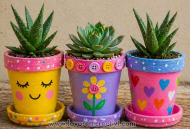 vasetti per la festa della mamma dipinti a mano