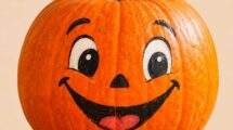 zucca dipinta sorridente