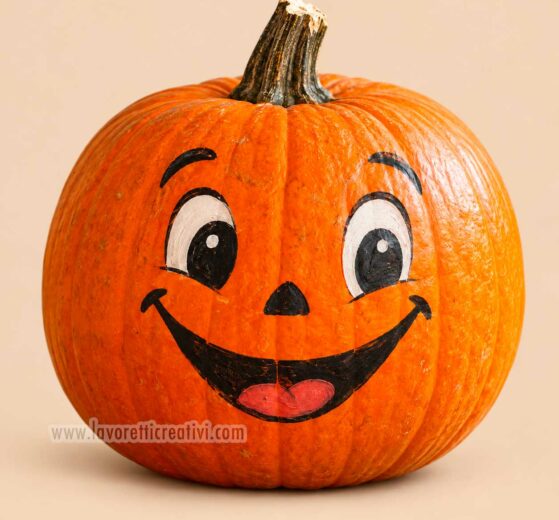 zucca dipinta sorridente