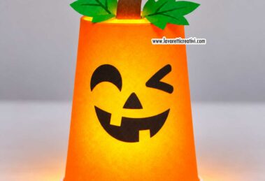 zucca lanterna halloween con bicchiere